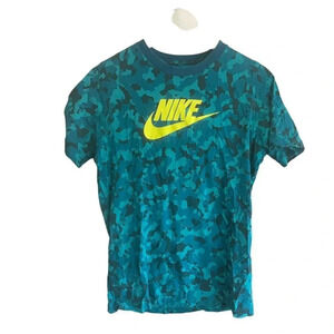 Nike Boys Turquoise Camo Tee Shirt Size XL Athletic Tee